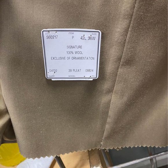 Brand new Jos. A. Banks suit. New with tags - Picture 9 of 9